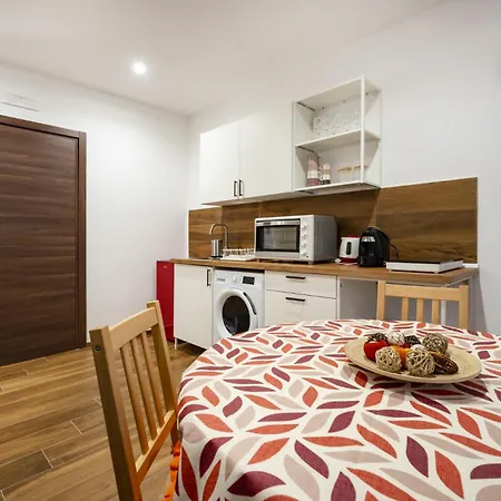 Bengasi Loft Aparthotel Bari